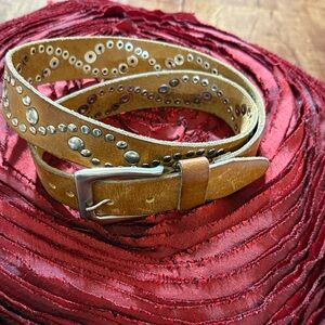 Great tan studded women’s belt.